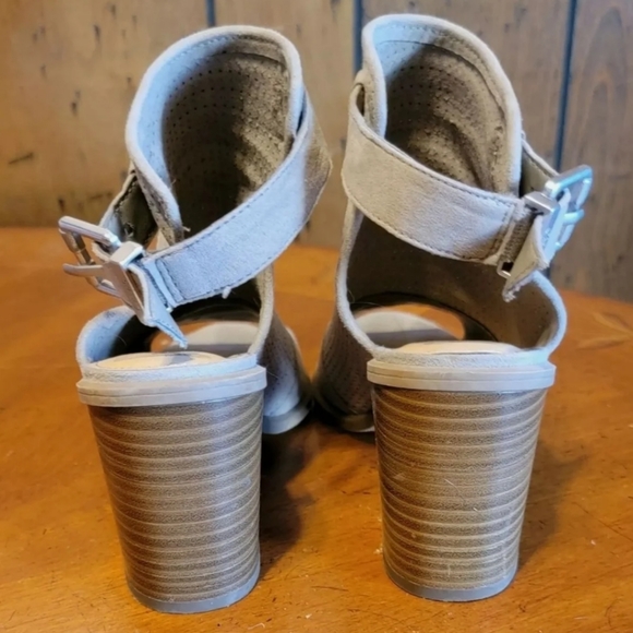 Circus by Sam Edelman Grey Open Toe Faux Suede Booties Size 6 - Picture 4 of 6